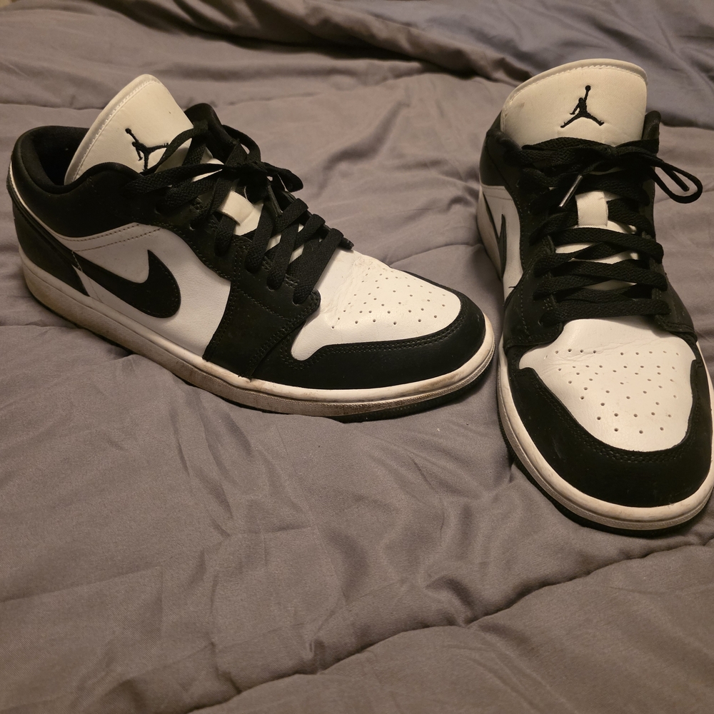 Jordan Men's Classic Black and White Sneakers